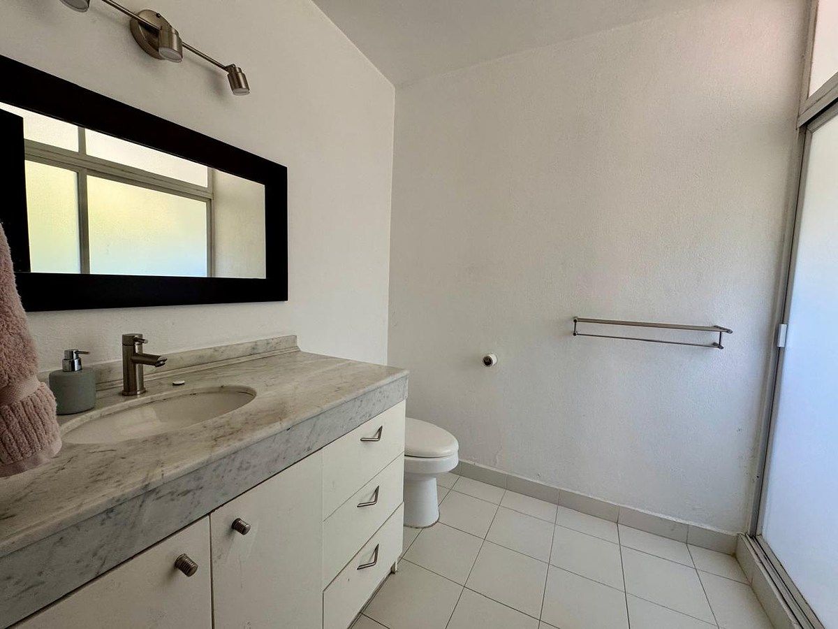 17 de 23: baño secundario