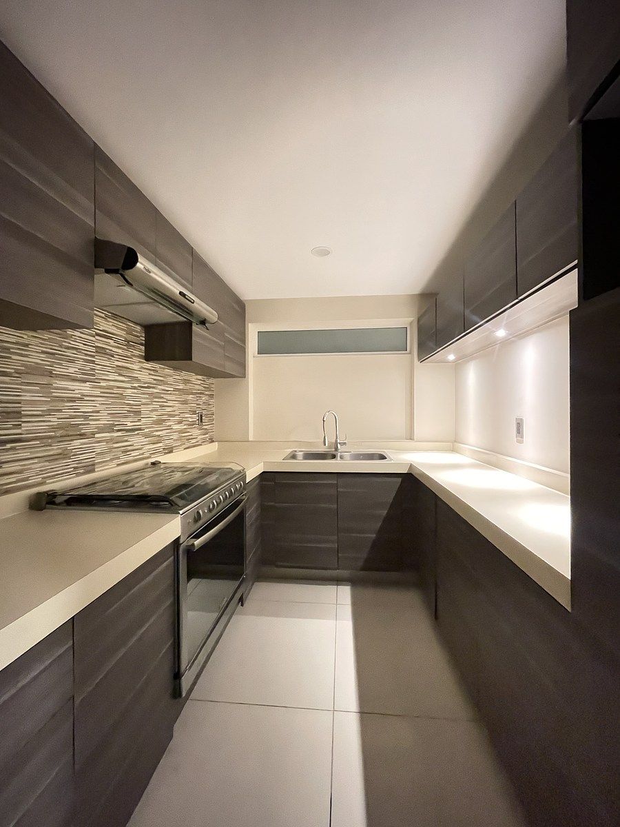 1 de 17: Cocina adjunto desayunador.