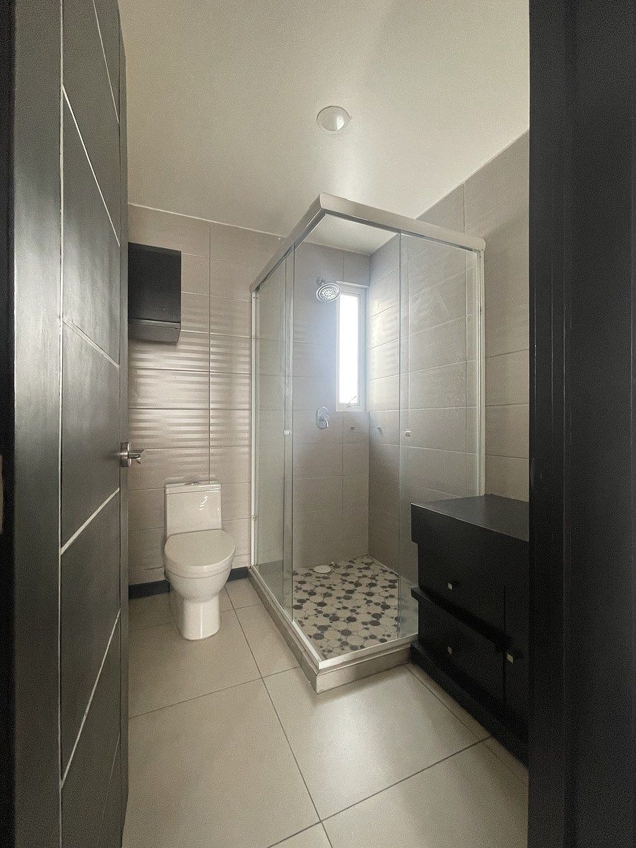 9 de 17: Baño Rec 1 y 2