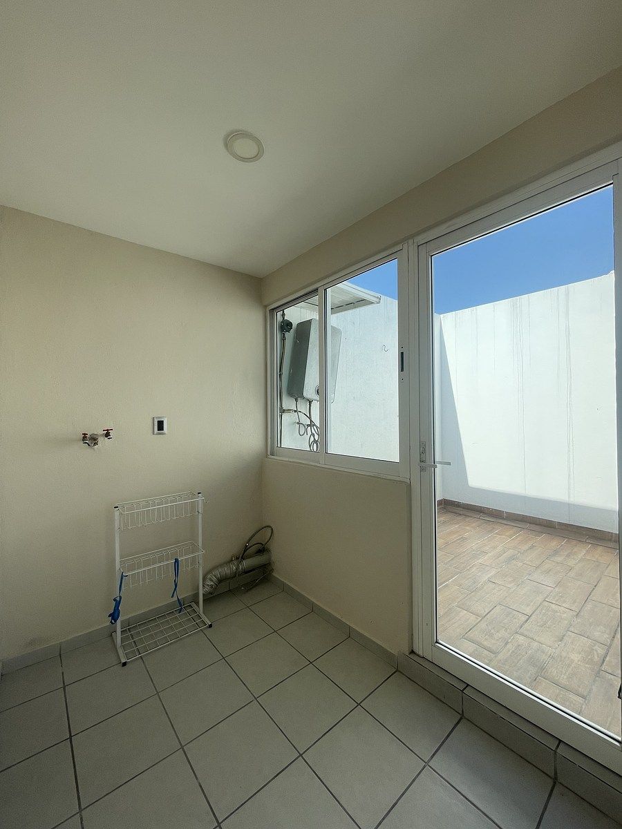 16 de 17: Cuarto de lavado y patio de tendido