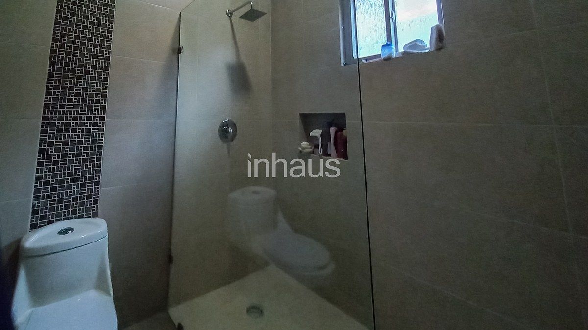 10 de 20: BAÑO COMPLETO 1