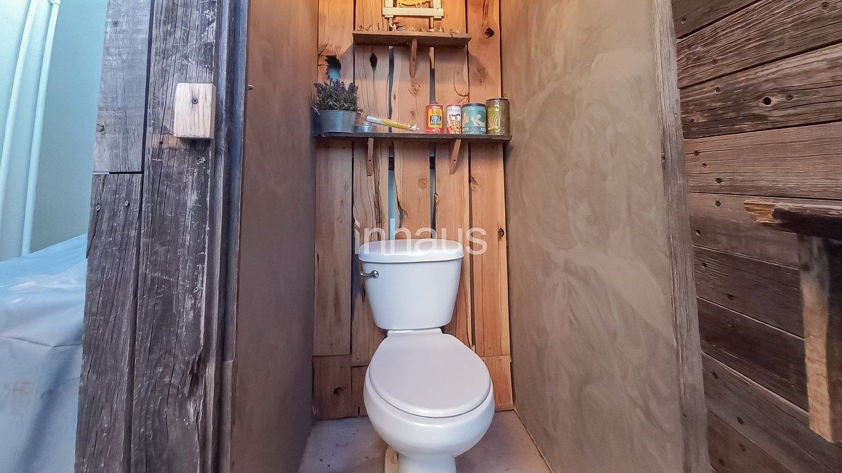 19 de 20: MEDIO BAÑO EN PATIO