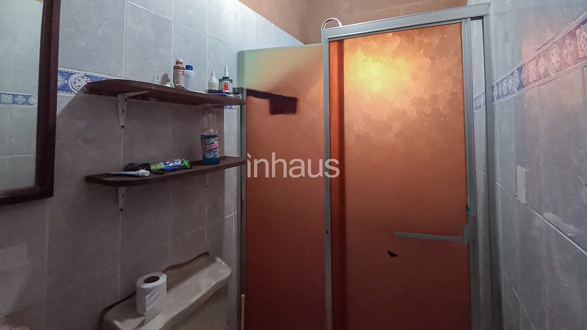 12 of 13: BAÑO COMPLETO