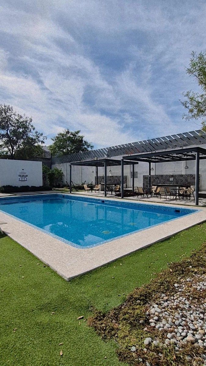 13 de 15: ALBERCA Y ASADORES