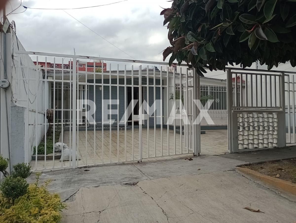 23 of 23: vista frontal