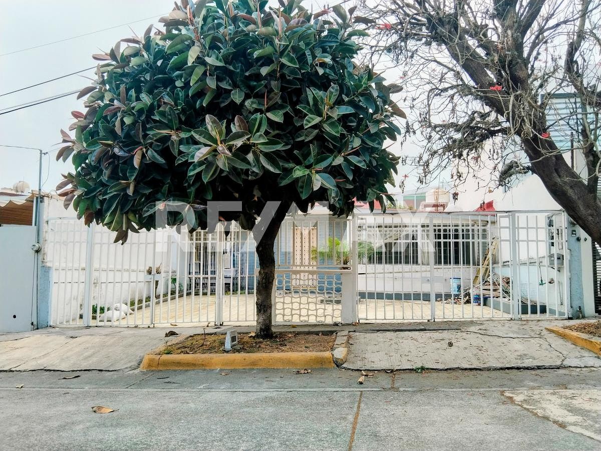 1 of 25: vista de calle