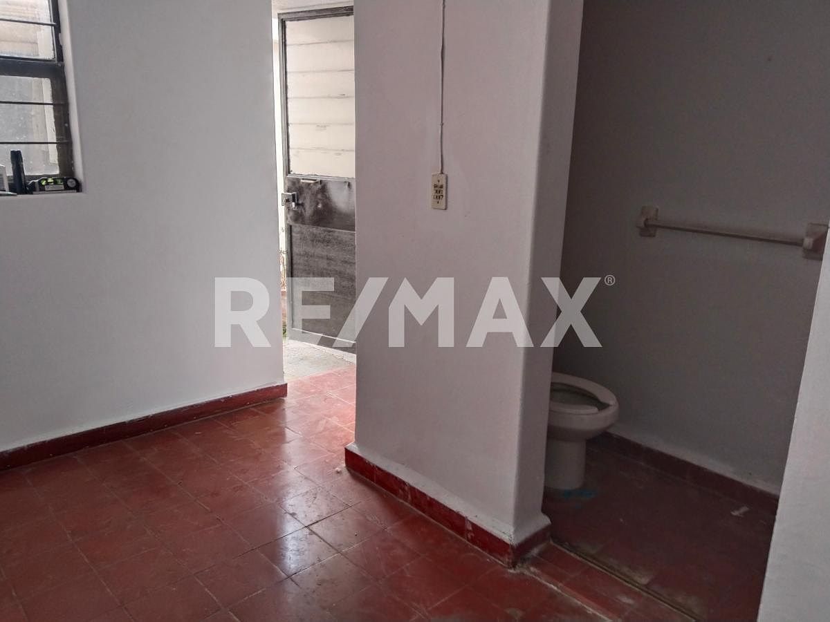 15 of 25: cuarto de servicio