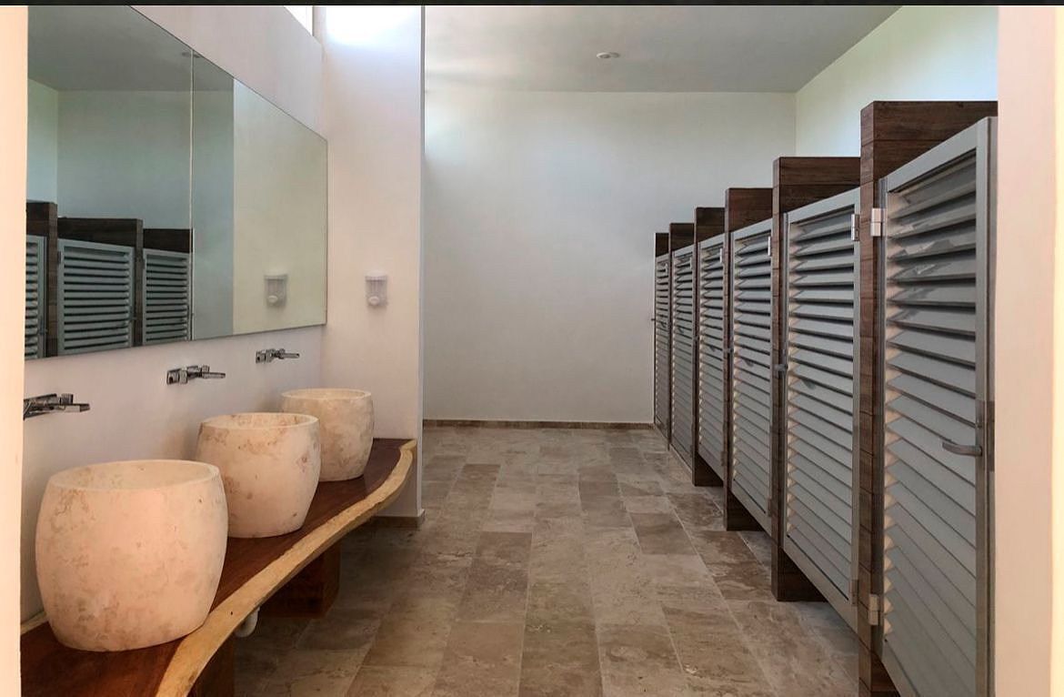 16 de 21: baños casa club