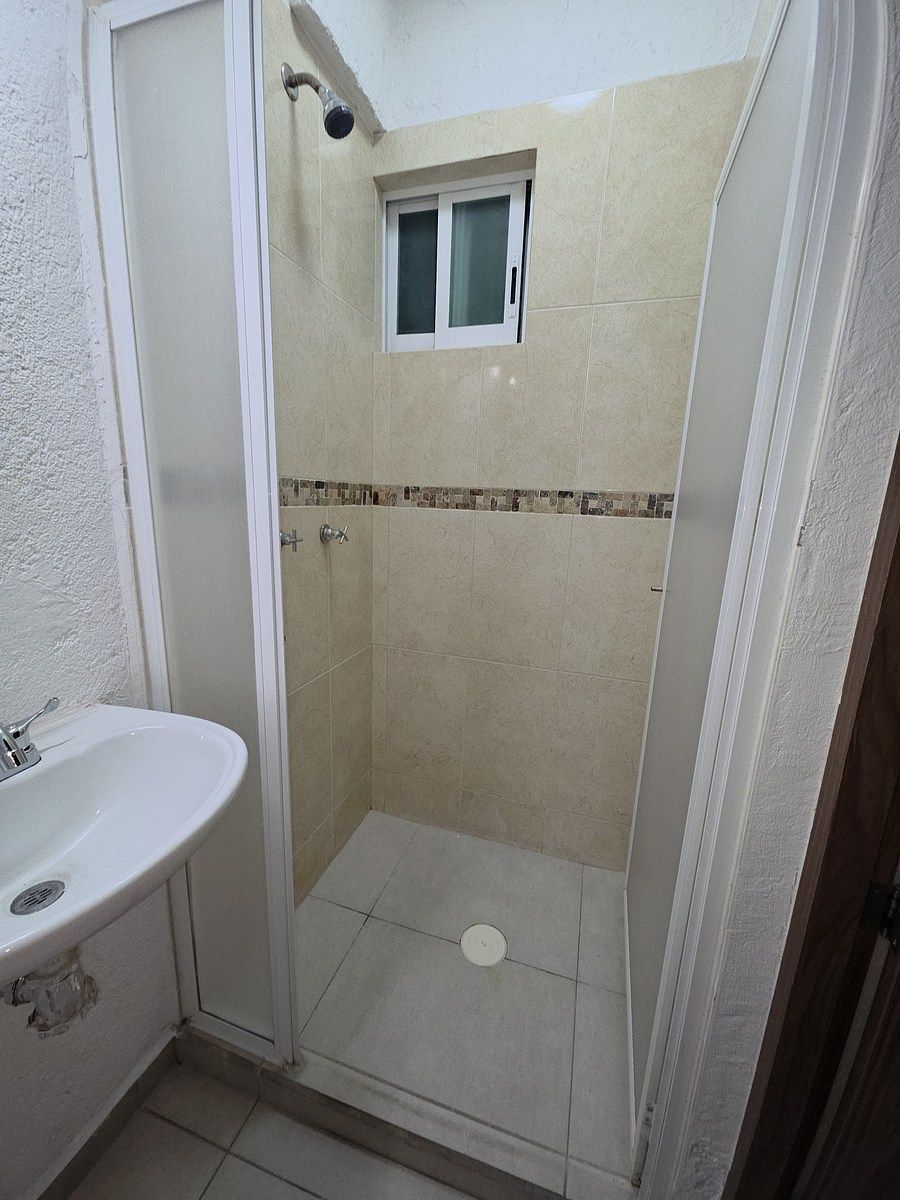 16 de 17: BAÑO SOTANO