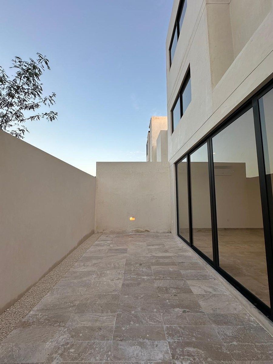 7 of 27: terraza