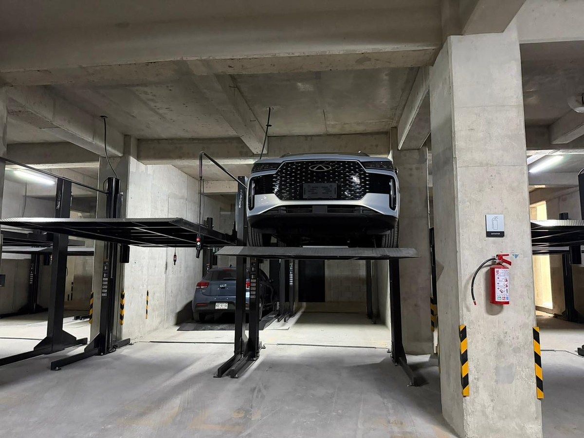 16 de 16: Estacionamiento