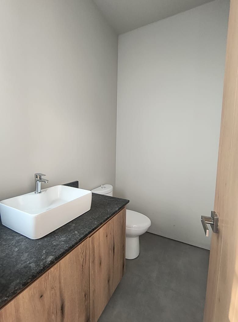 6 de 13: Medio baño