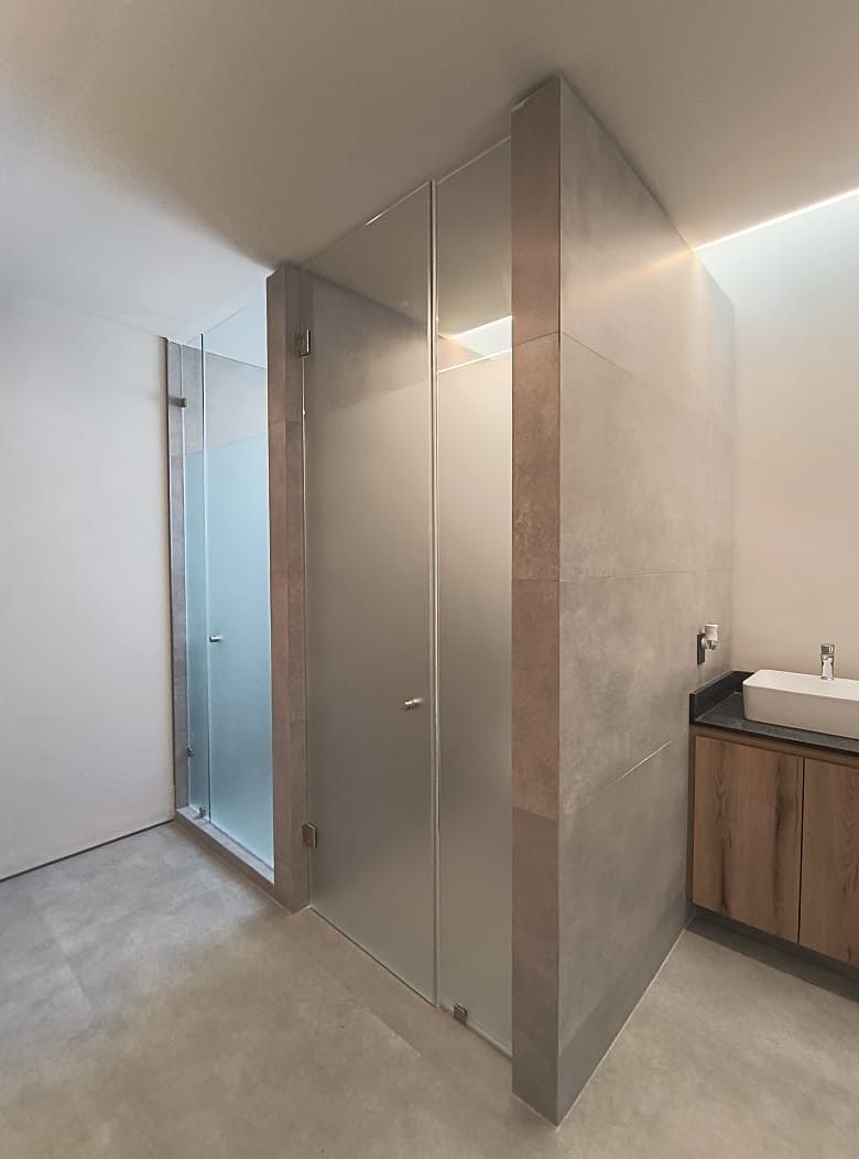 9 de 13: Baño de recámara principal