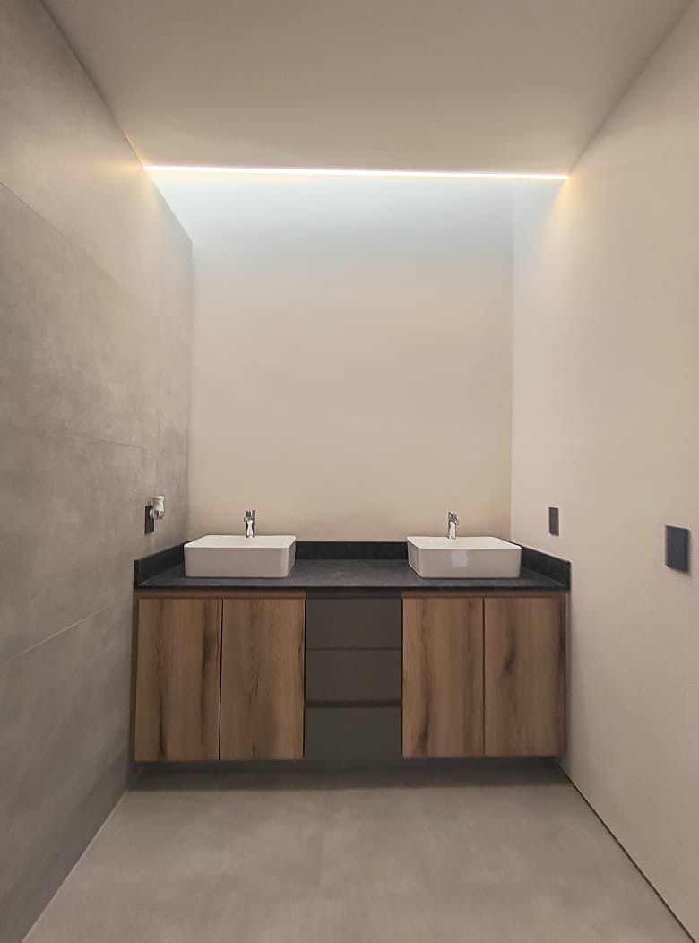 10 de 13: Baño de recámara principal