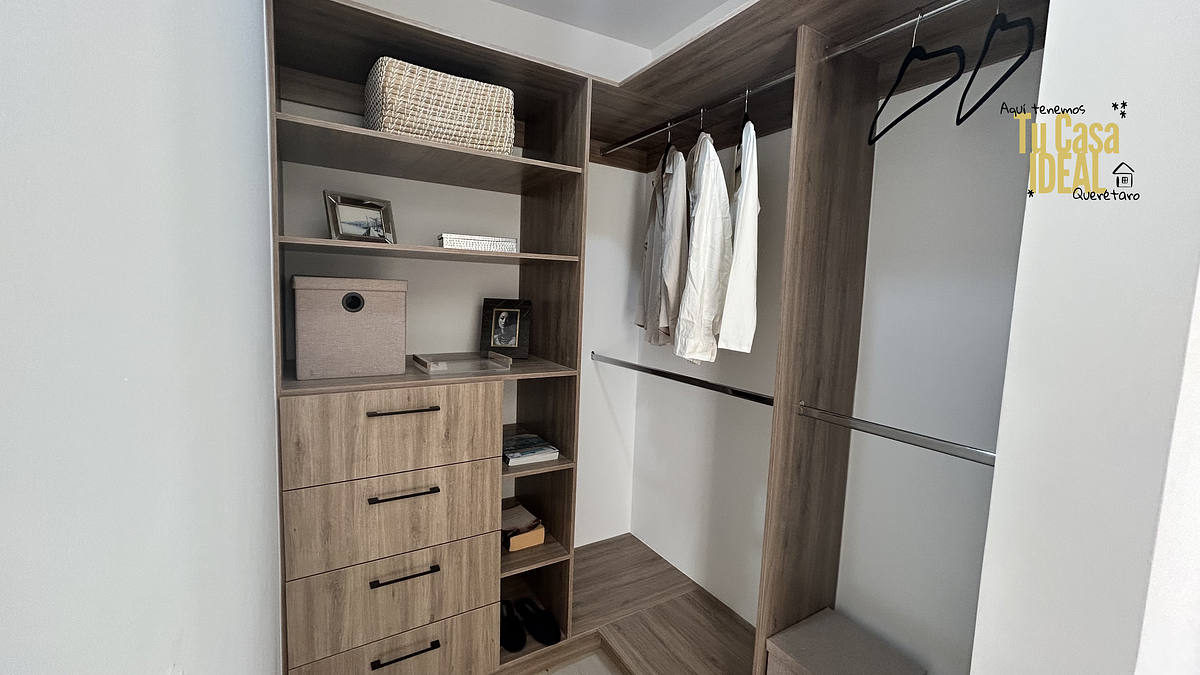 10 de 16: Recámara Principal Walking closet