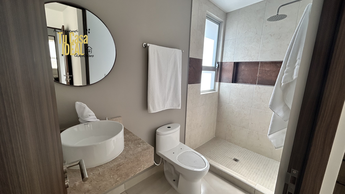 11 de 16: Recámara Principal Baño