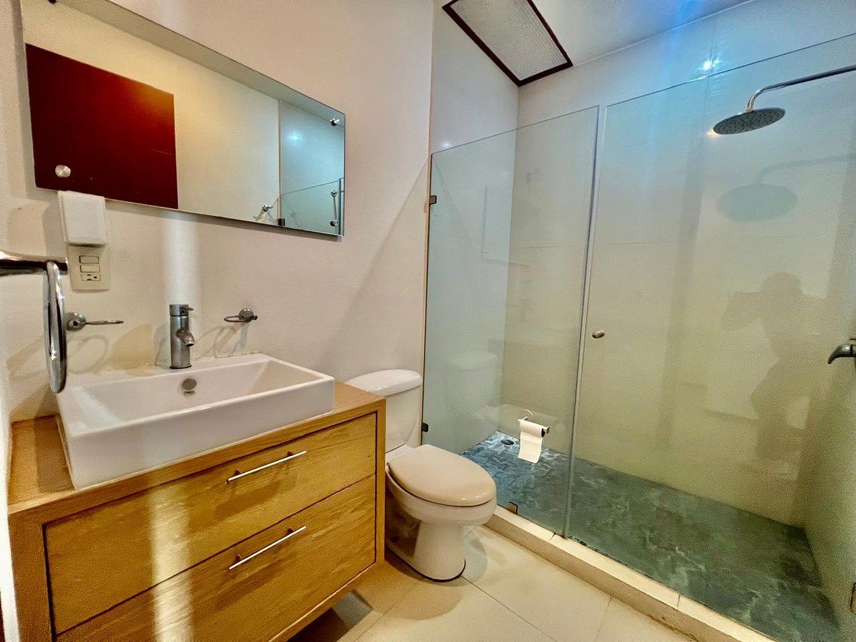 11 de 19: 1er baño completo (2 nivel)