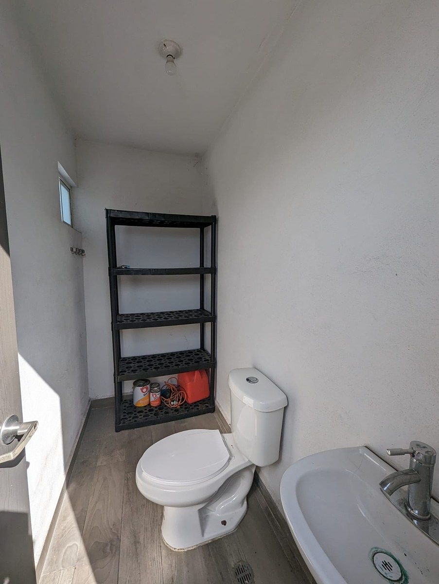 11 de 12: MEDIO BAÑO