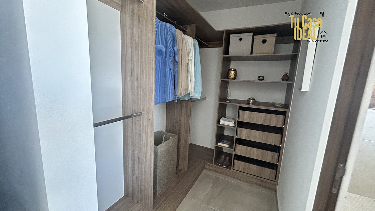 12 de 18: Recámara principal Walking closet