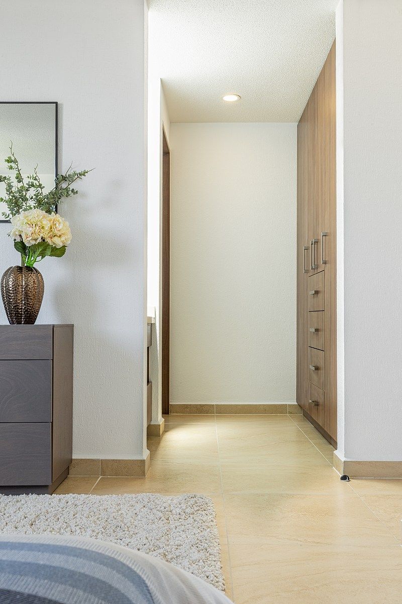 6 de 16: Recámara Principal Walking closet