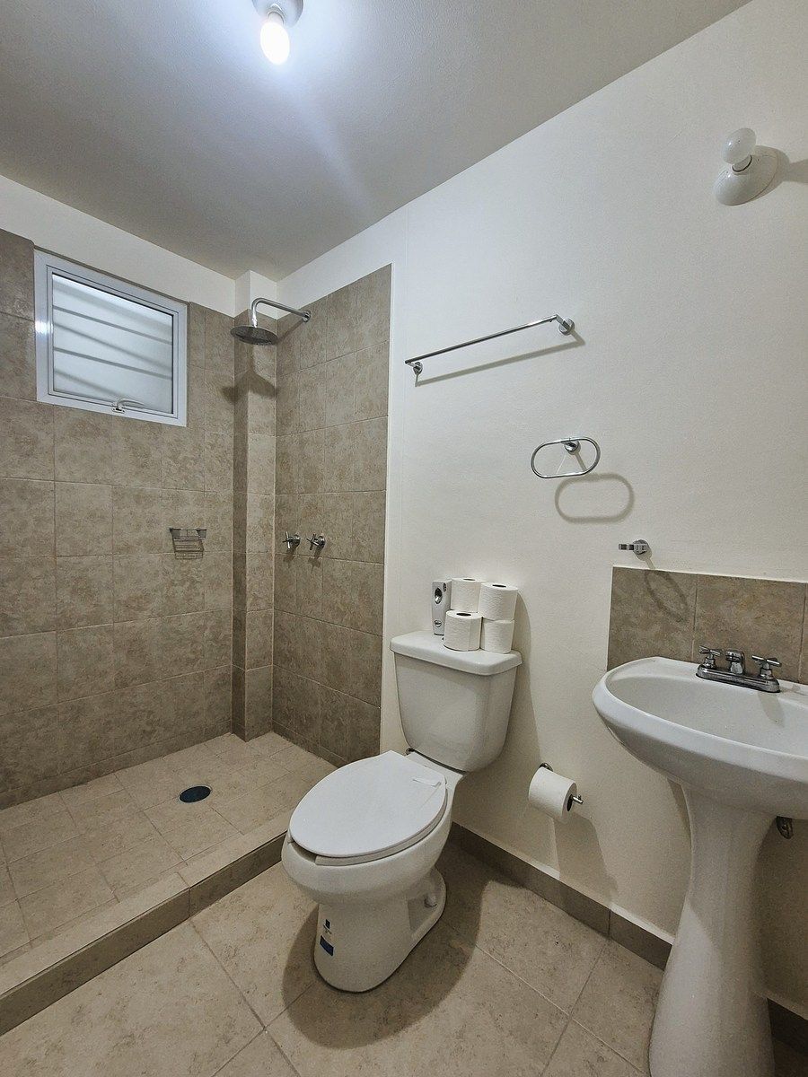 8 de 21: BAÑO PLANTA BAJA