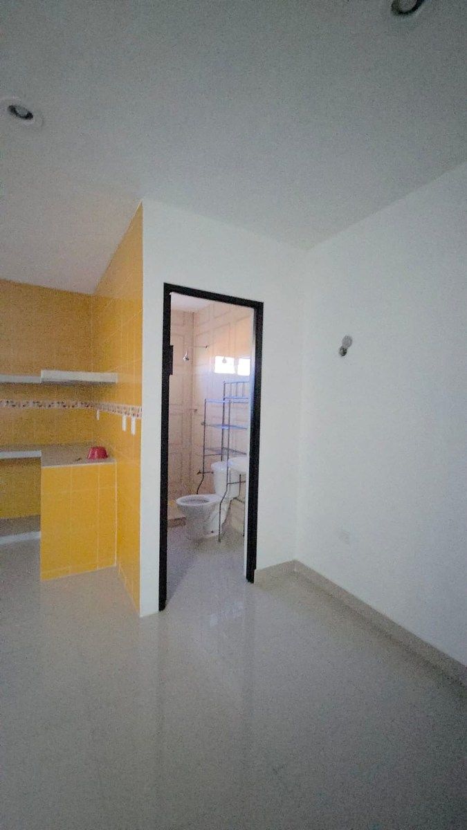 16 de 19: habitacion independiente con baño completo y meseta cocina