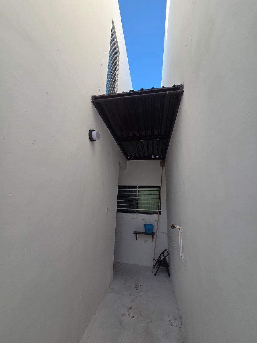 12 de 19: acceso al patio