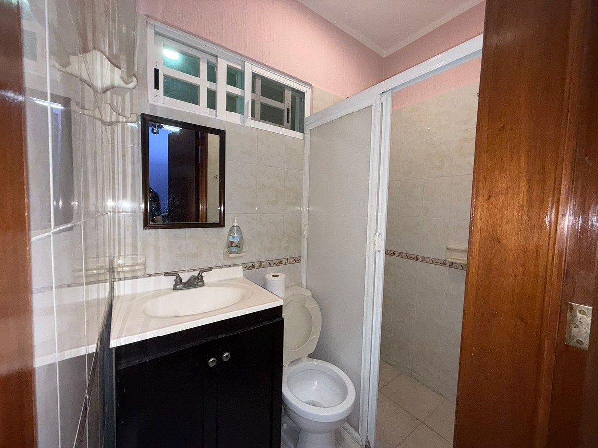 Casa en venta en Jardines del Norte, Mérida | Esquina con piscina | Zona norte - foto 3