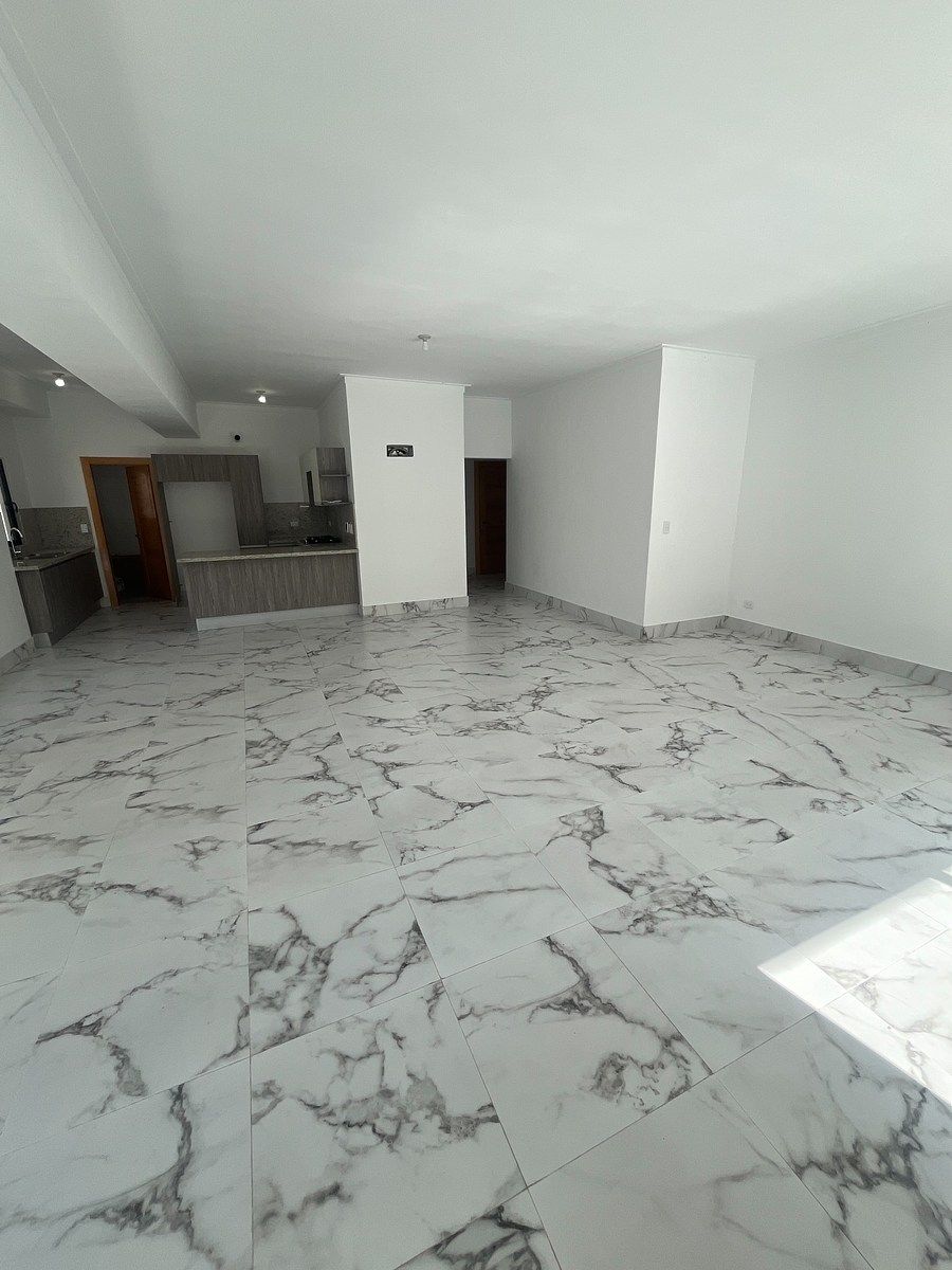 2 de 15: Amplia Sala-Comedor