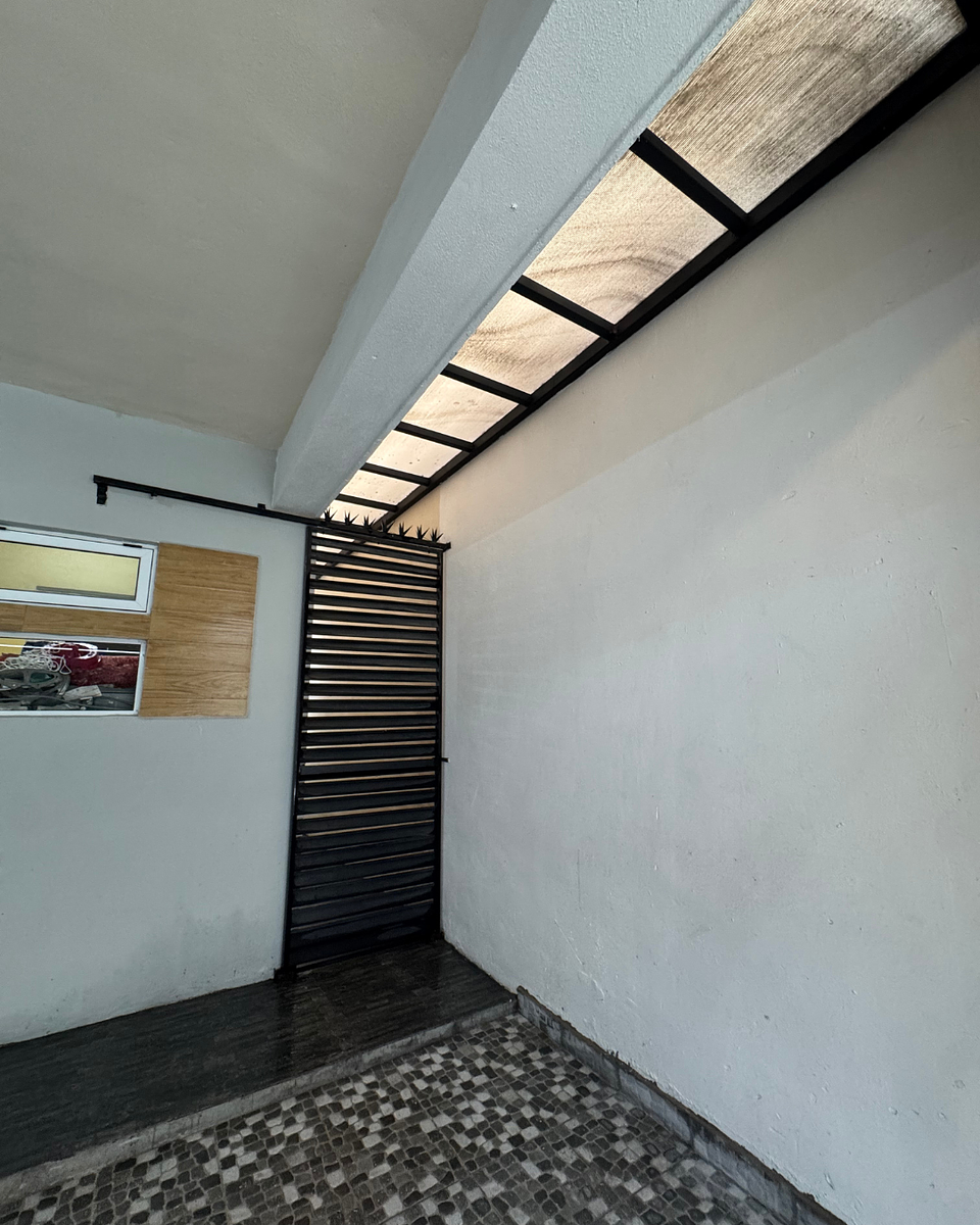 4 of 35: Pasillo de servicio techado conecta cochera a patio