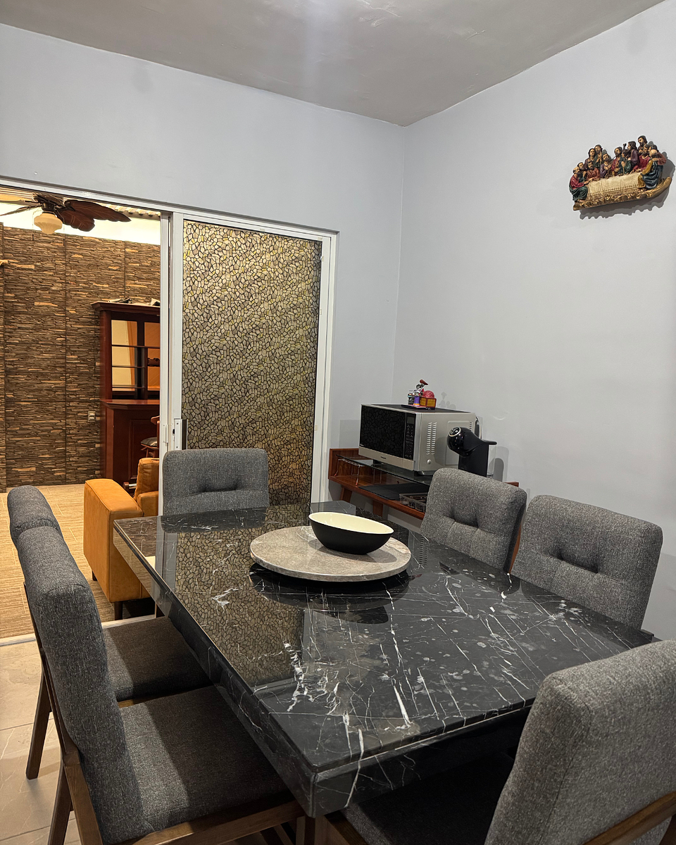 10 of 35: Comedor con acceso a patio