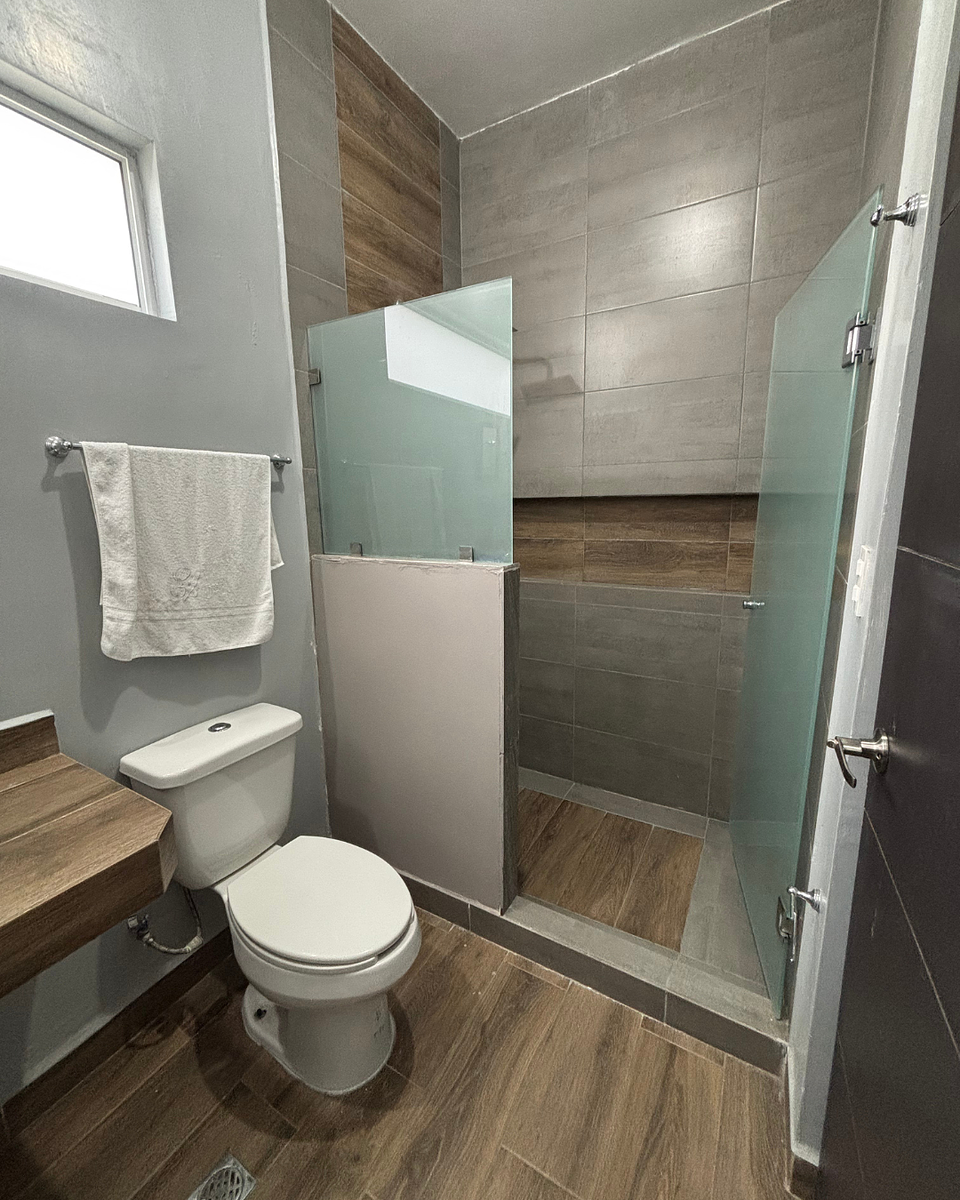 26 of 35: Baño recámara principal