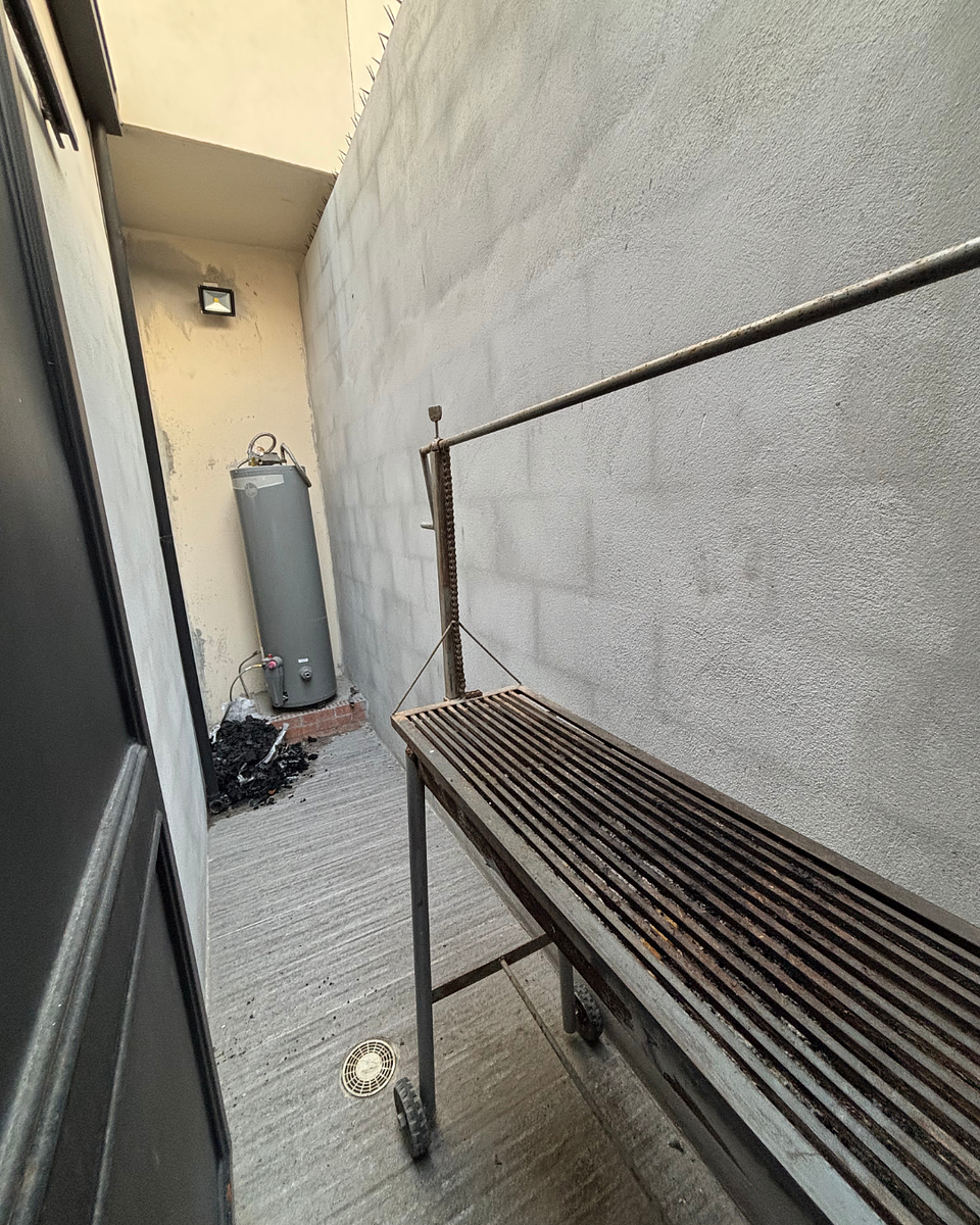 18 of 35: Area abierta para boiler y asador