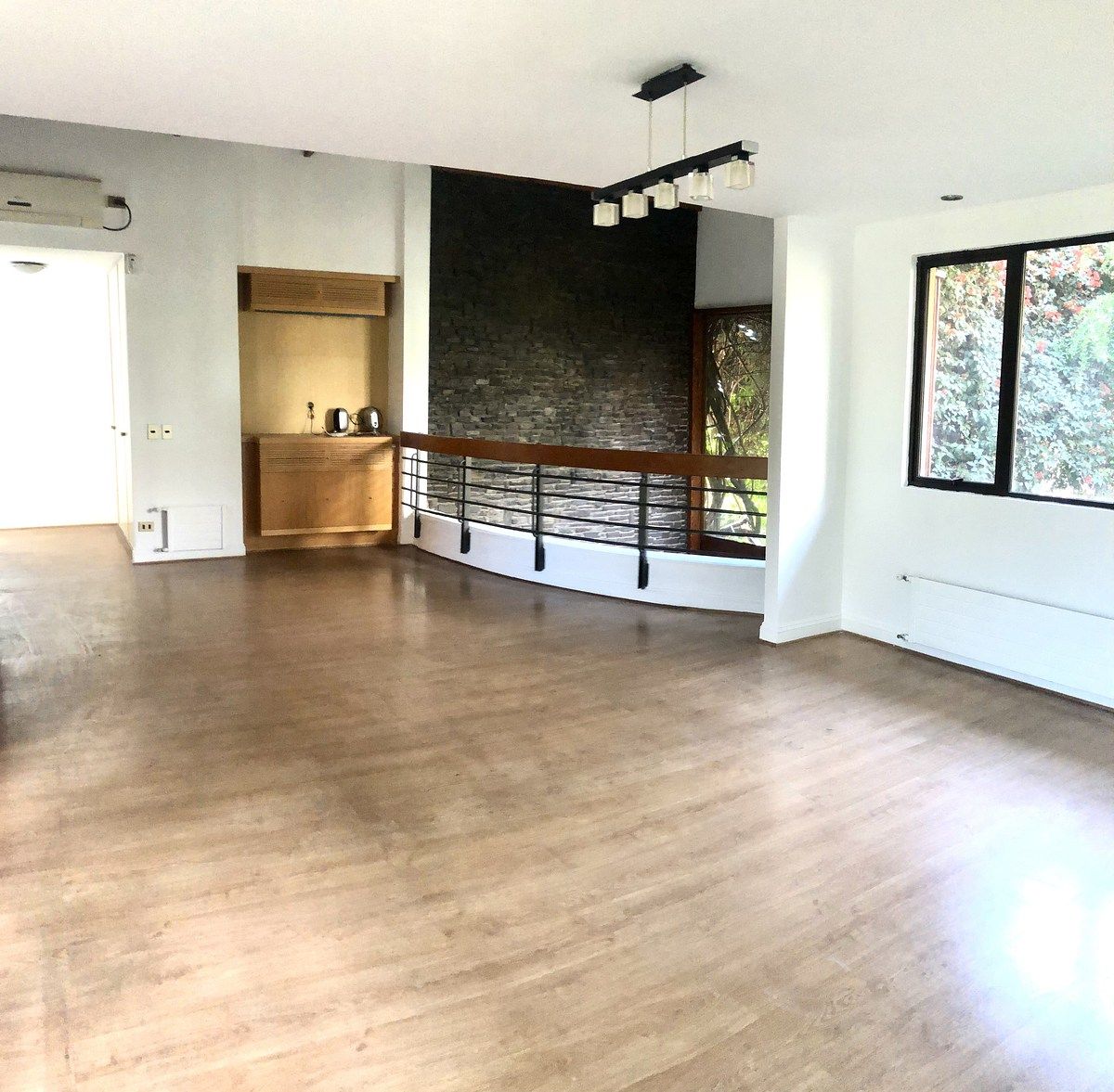 5 de 16: Sala familiar y escritorio segundo piso