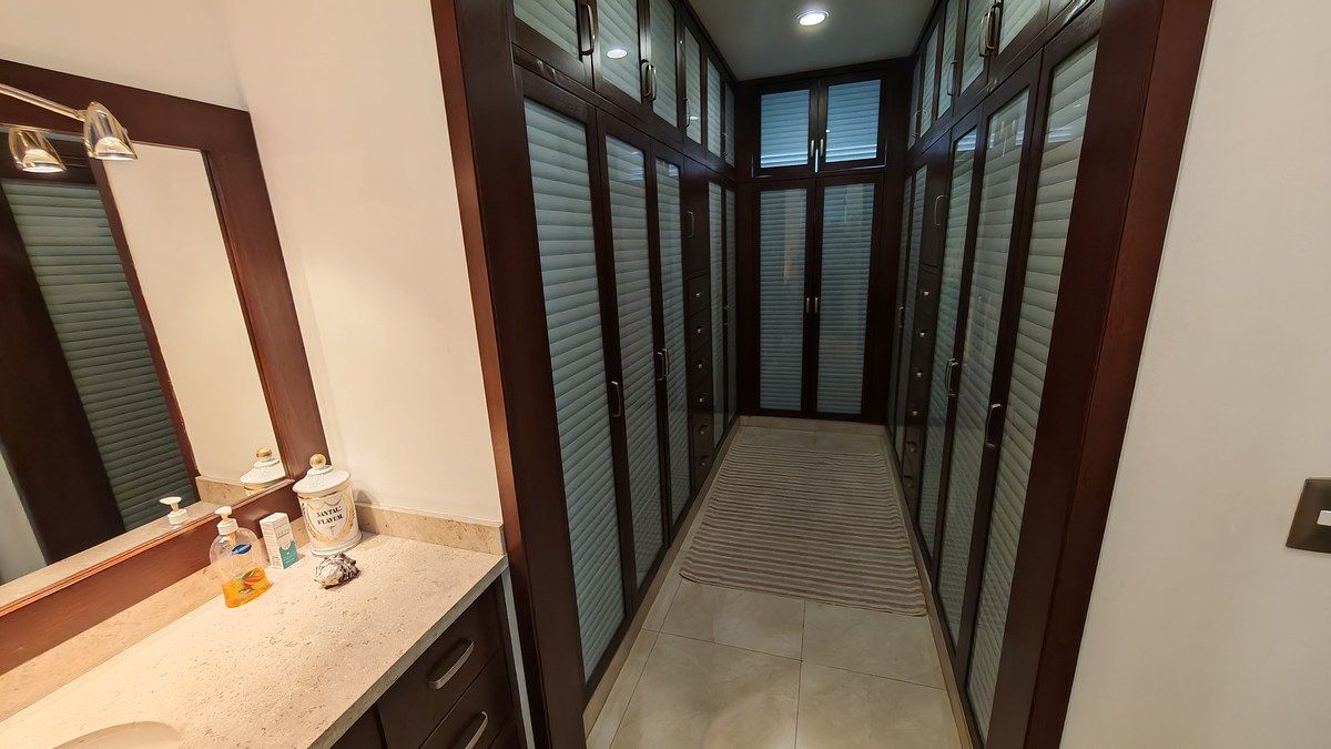 14 de 14: Vestidor