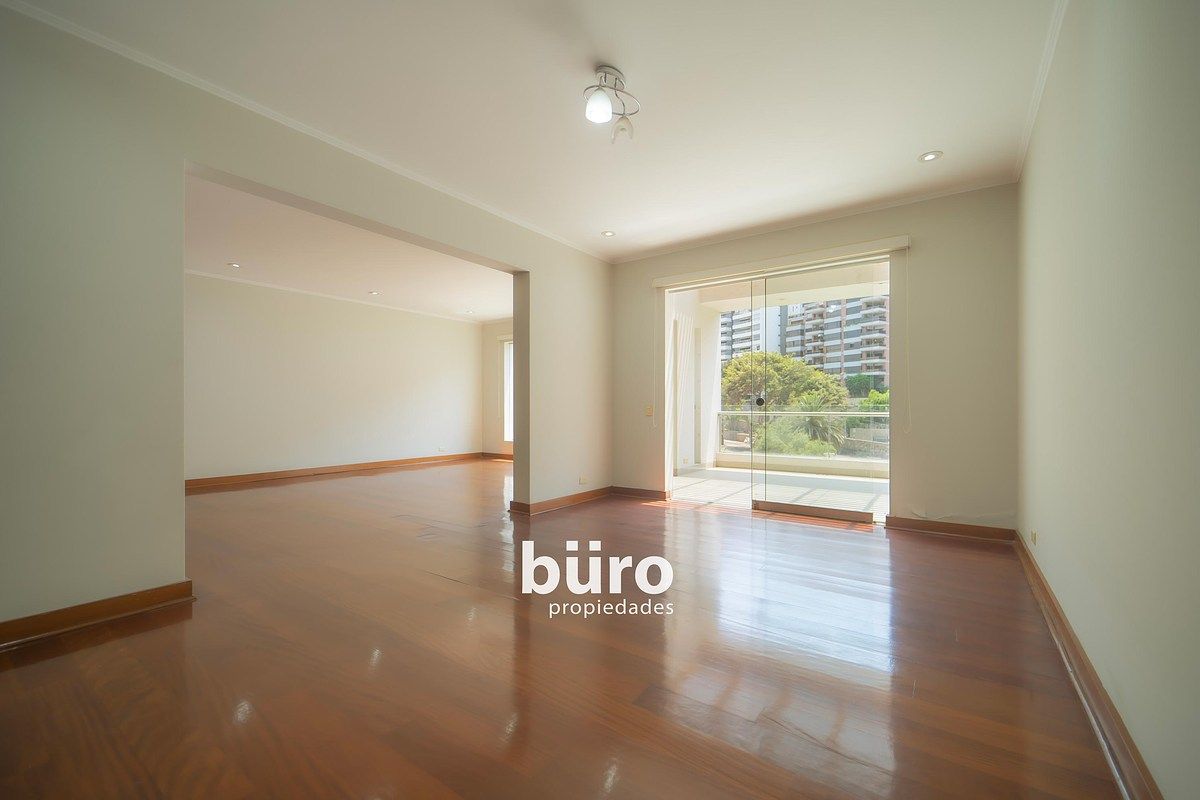 3 de 28: El comedor abierto a la sala y con accesp a la terraza