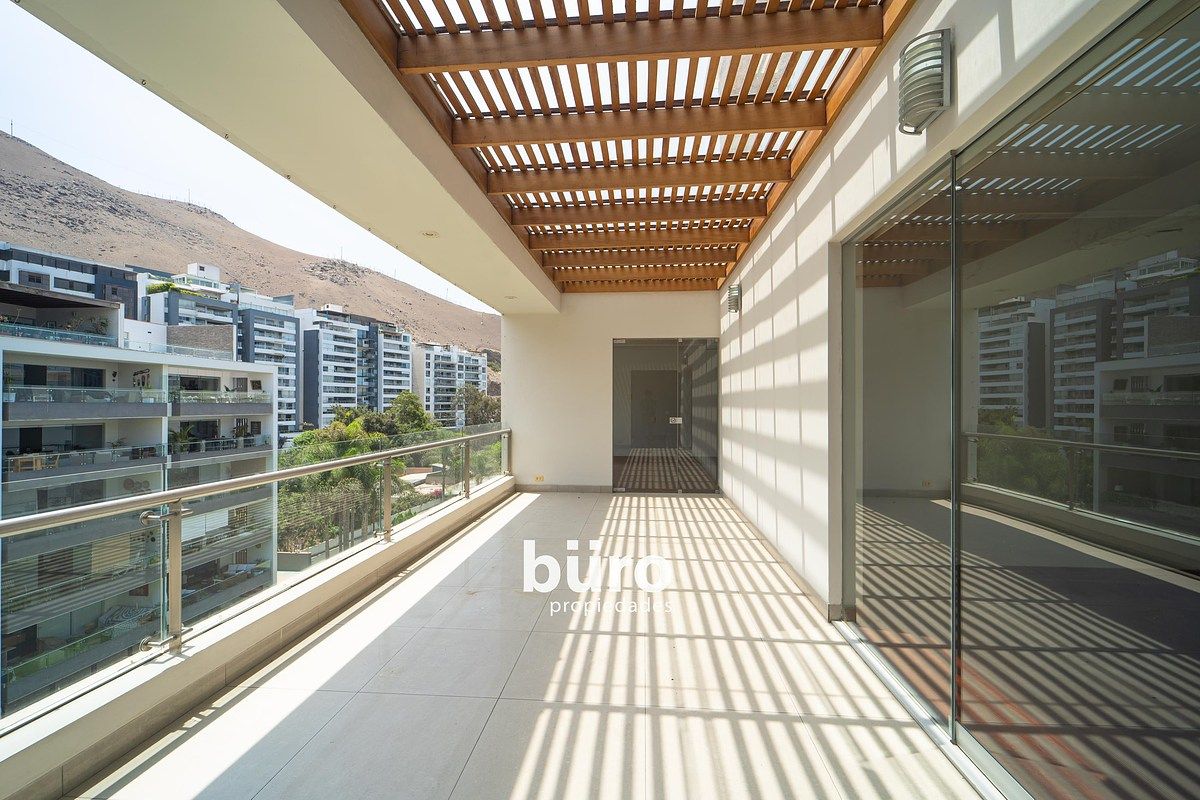 1 de 28: La terraza frente la sala comedor