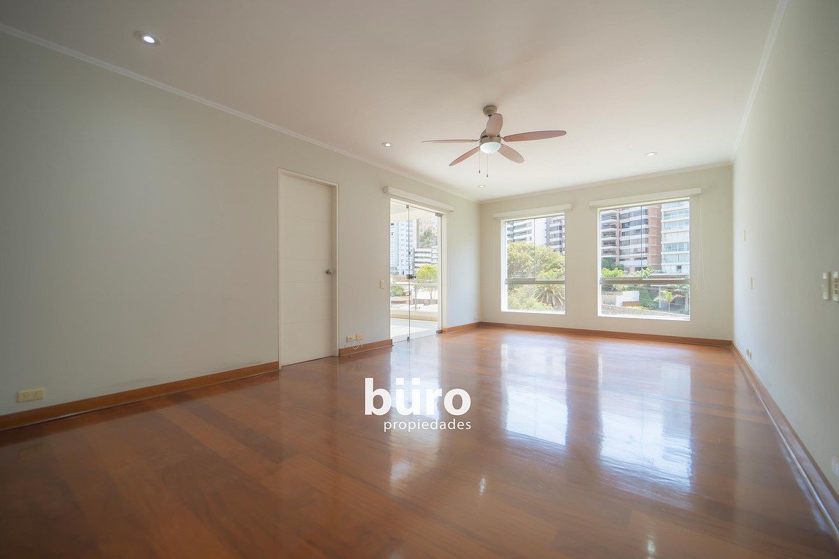 6 de 28: Dormitorio principal con acceso a la terraza