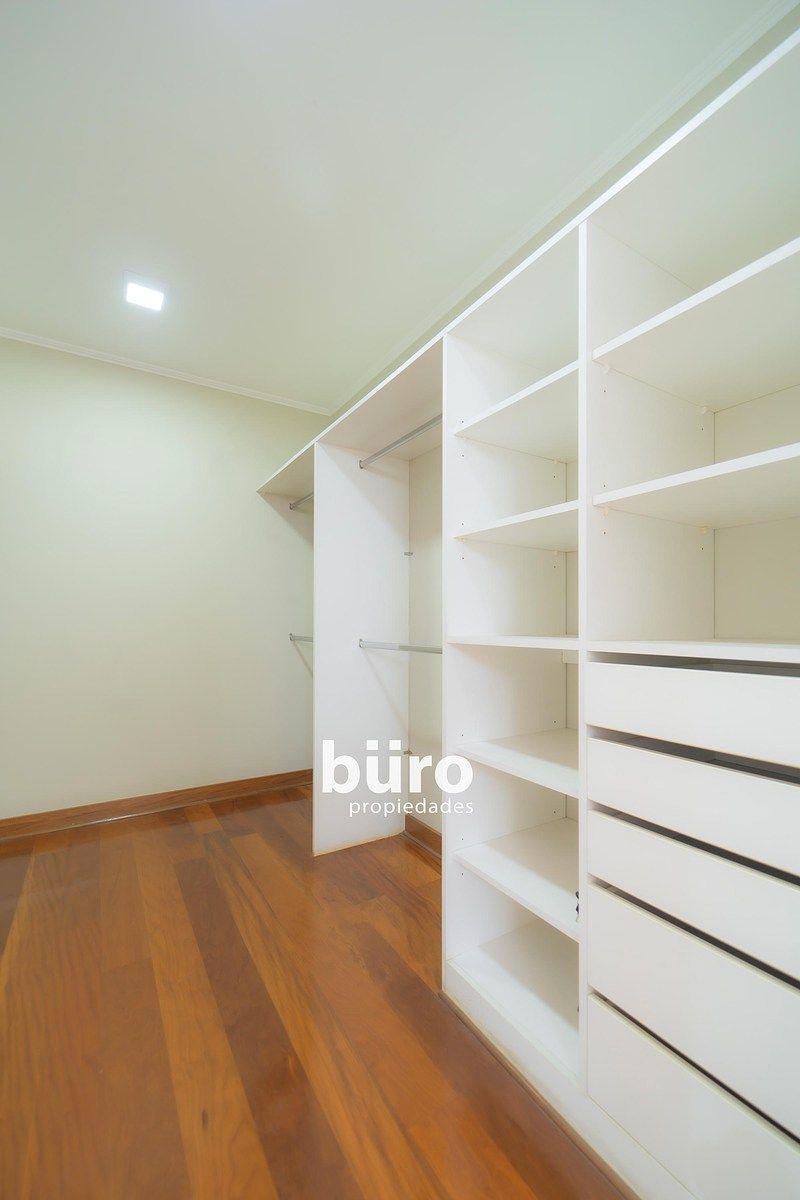 15 de 28: Walk-in clost 1, dormitorio principal