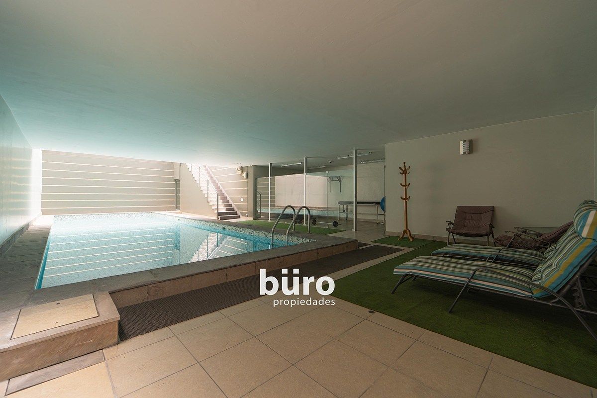 25 de 28: Picina temperada, área común