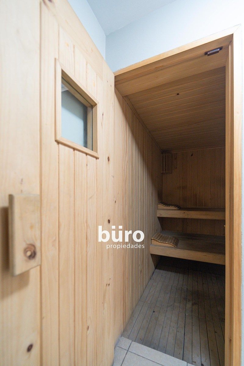 26 de 28: Sauna seca, área común