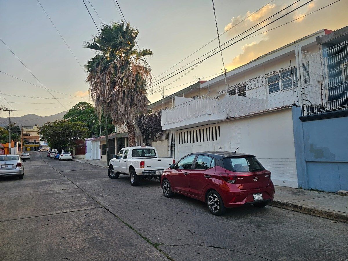 2 of 26: Vista de la calle