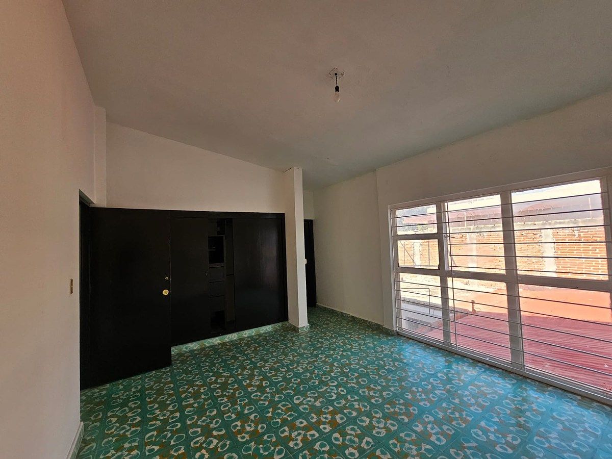 13 of 26: Recámara amplia en planta alta