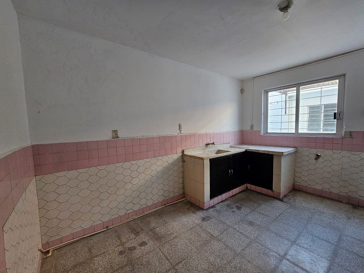 10 of 26: cocina amplia