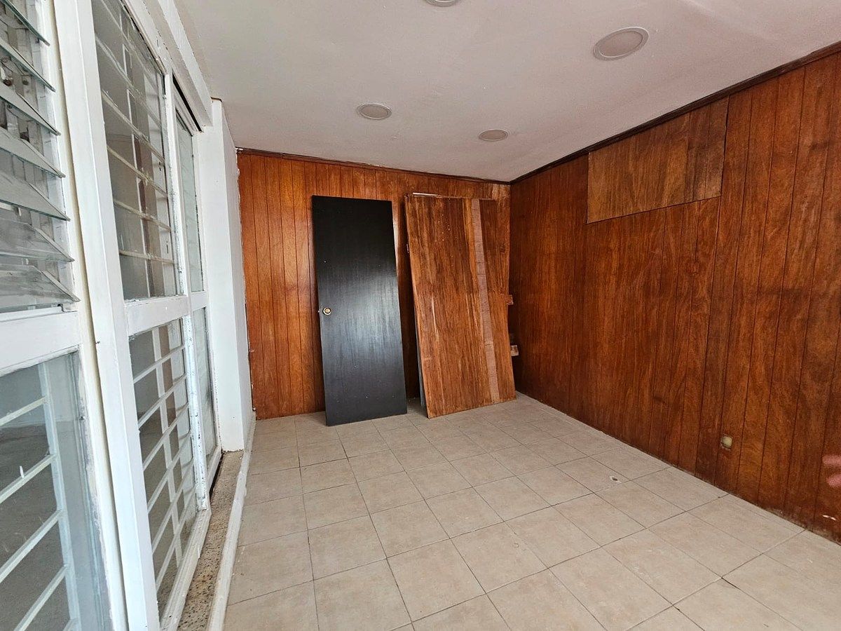 4 of 26: Espacio util para adaptar oficina