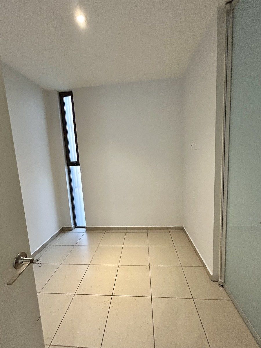 22 of 40: Cuarto de servicio