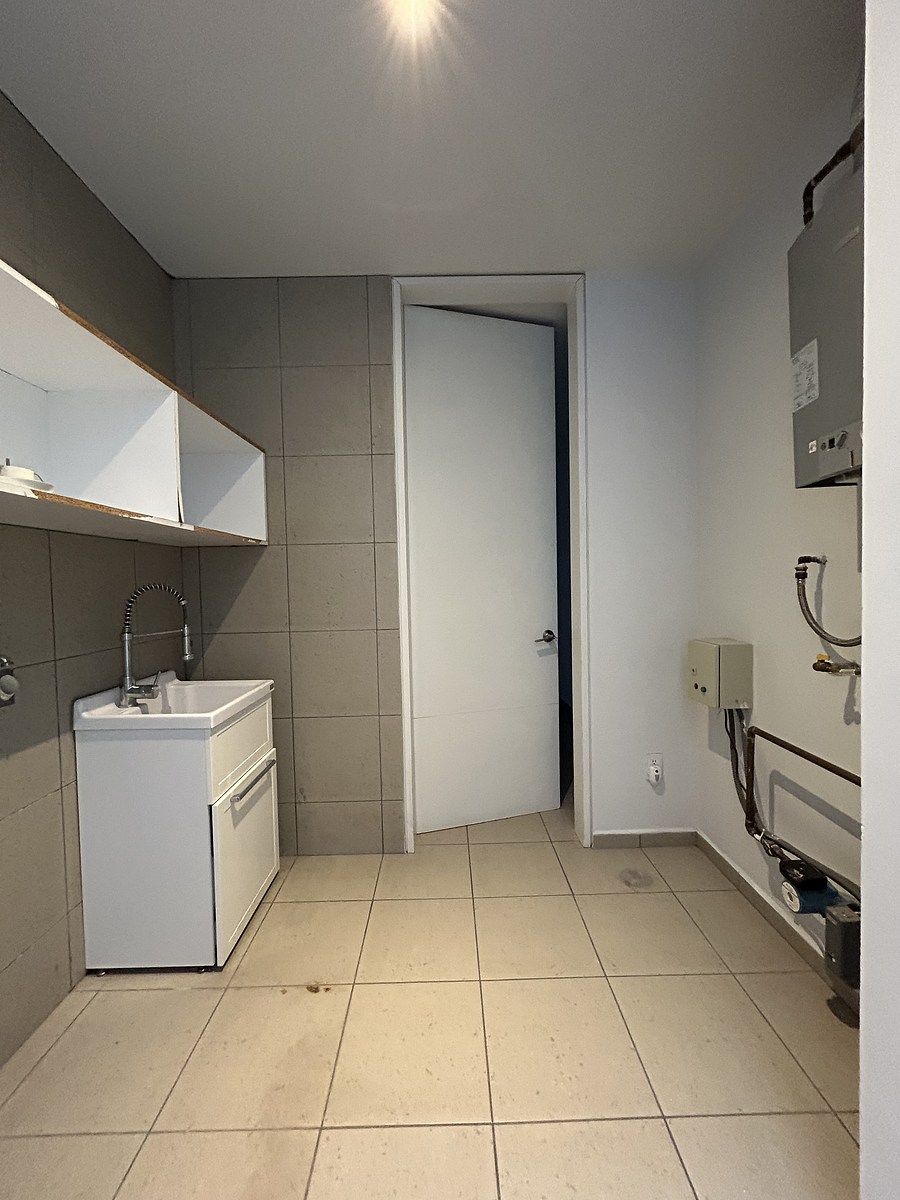 20 of 40: Cuarto de lavado