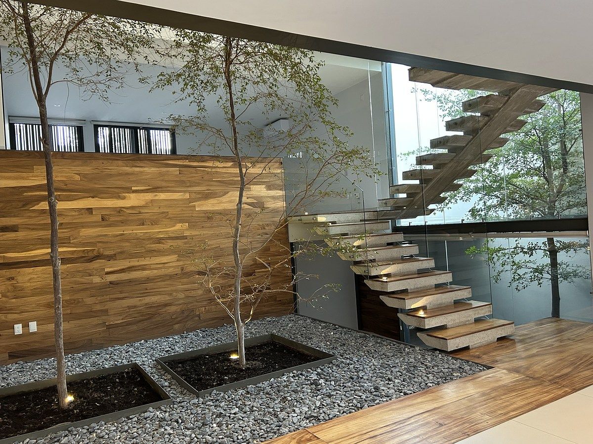 24 of 40: Area central