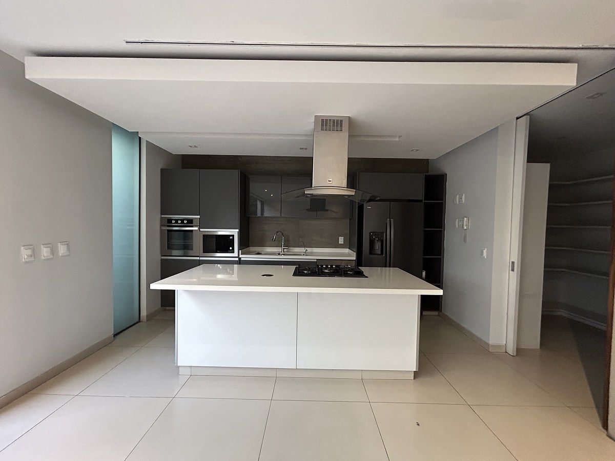 8 of 40: Cocina sin cubierta