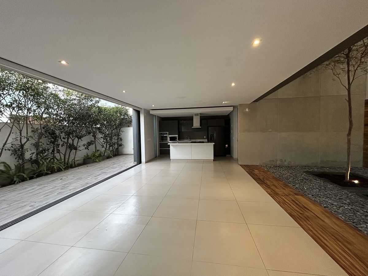 9 of 40: Sala comedor